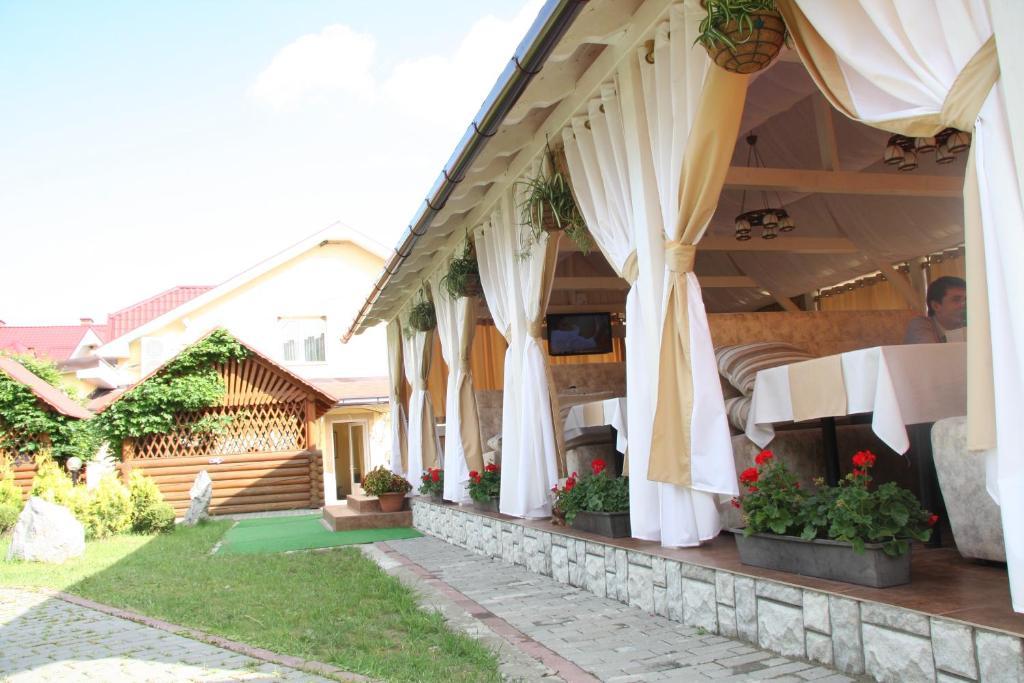 Hôtel Europe à Oujhorod Extérieur photo