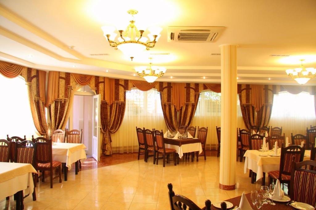 Hôtel Europe à Oujhorod Extérieur photo