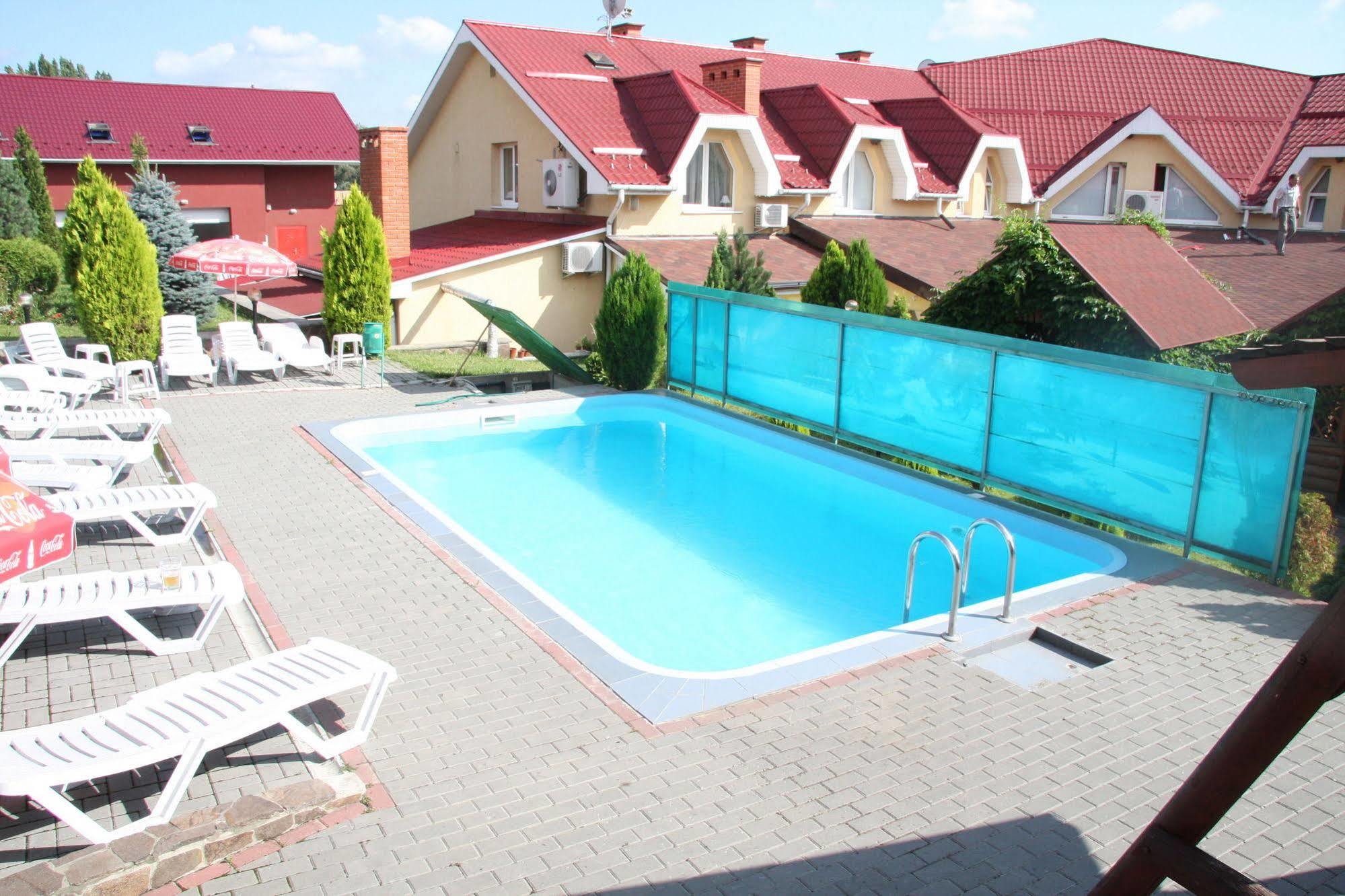 Hôtel Europe à Oujhorod Extérieur photo