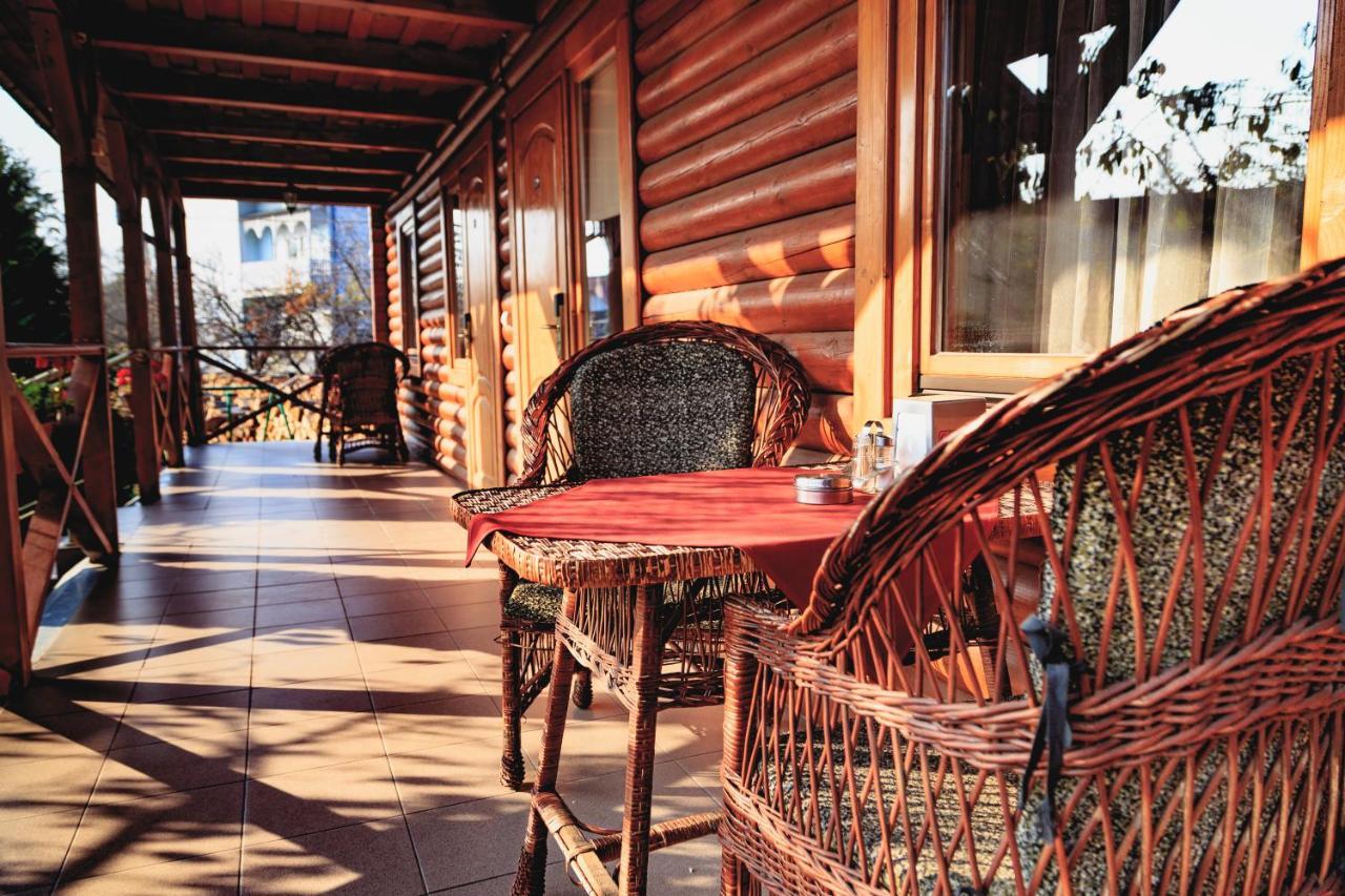 Hôtel Europe à Oujhorod Extérieur photo