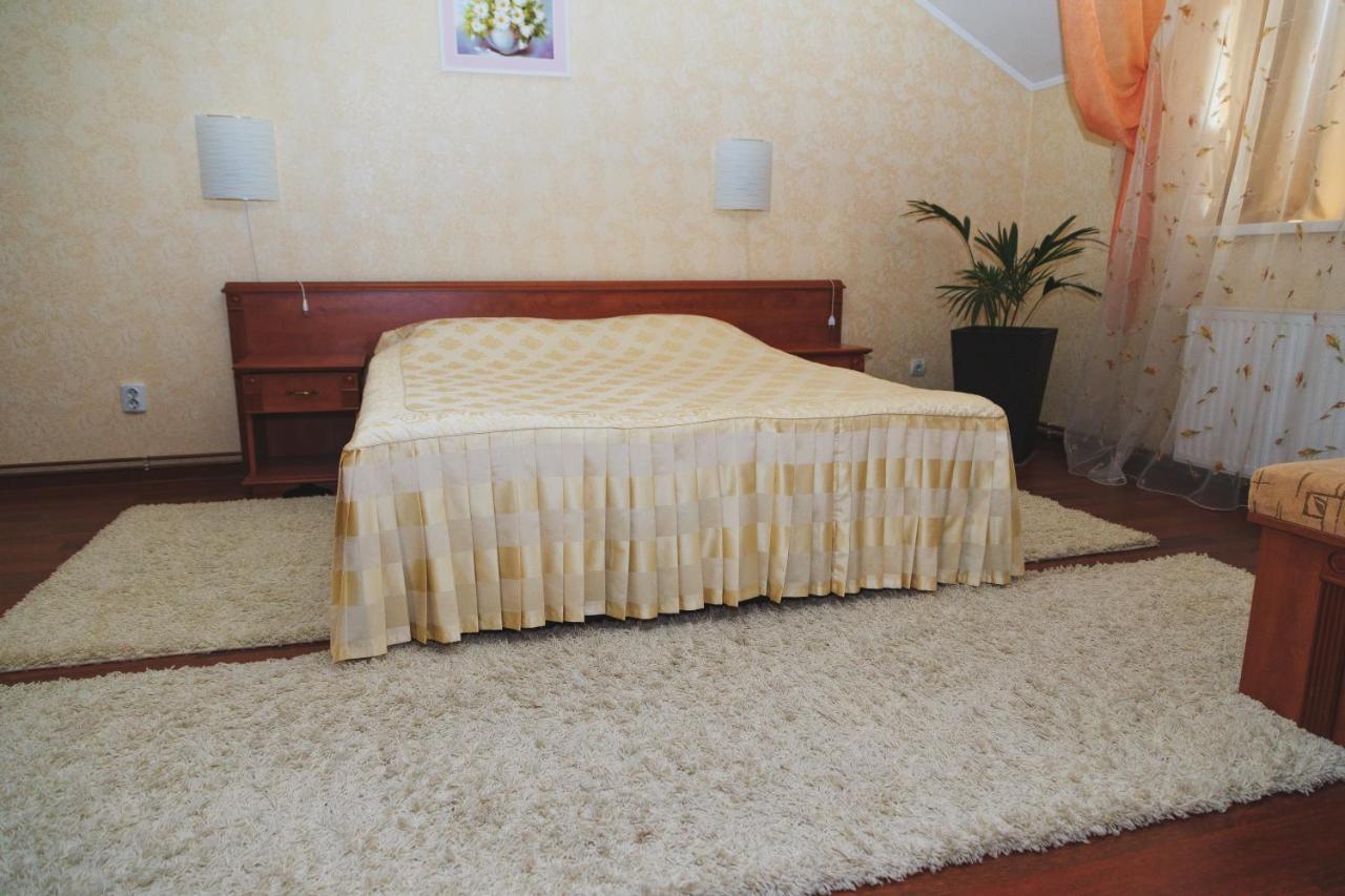 Hôtel Europe à Oujhorod Extérieur photo