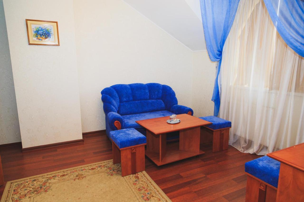 Hôtel Europe à Oujhorod Extérieur photo